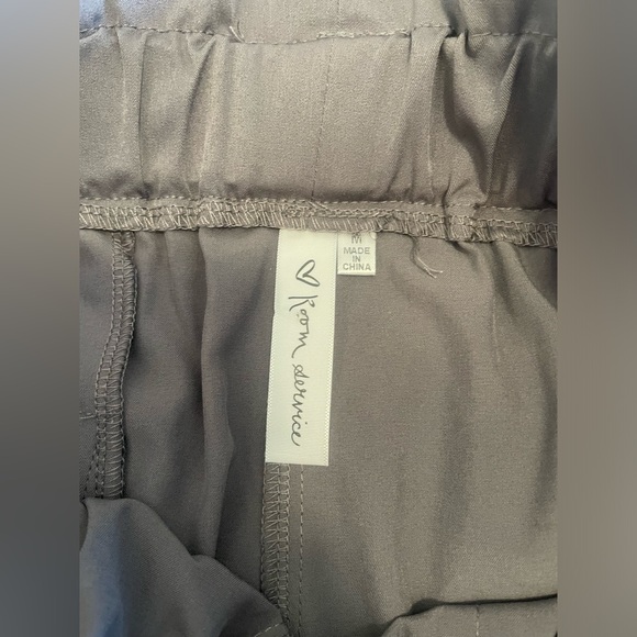 2/$25 🎉 ROOM SERVICE paperbag waist pants, like new! - Picture 7 of 8